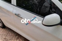 Nữ công chức chạy đi làm