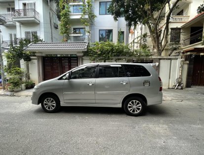 Cần bán xe Toyota Innova 2.0E 2016, màu bạc, chính chủ, giá 378tr
