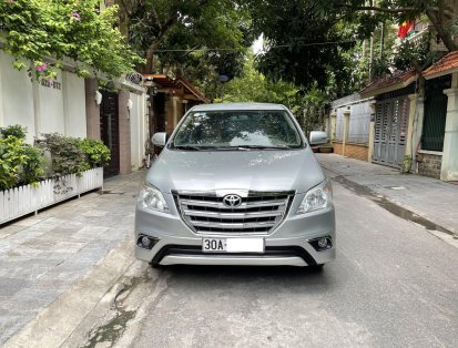 Cần bán xe Toyota Innova 2.0E 2016, màu bạc, chính chủ, giá 378tr