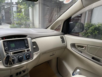 Cần bán xe Toyota Innova 2.0E 2016, màu bạc, chính chủ, giá 378tr