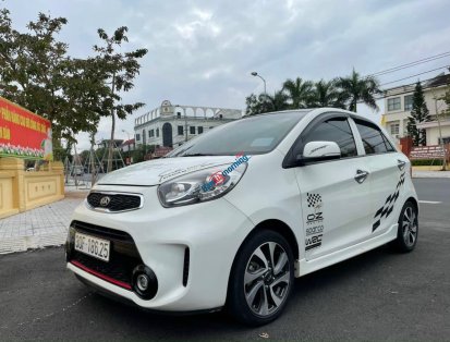 Màu trắng