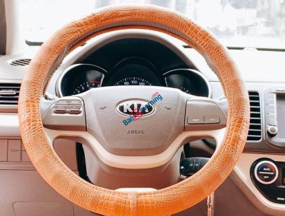 Màu đỏ giá hữu nghị