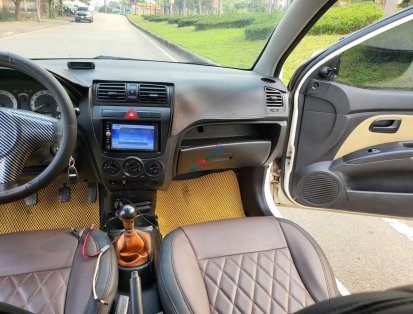 Xe màu trắng