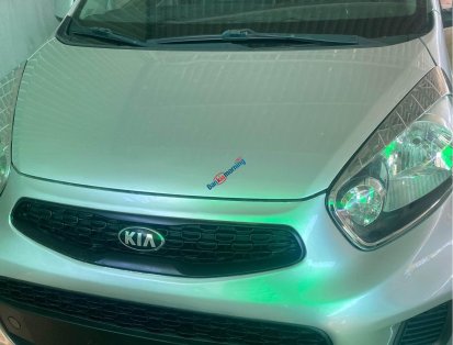 Xe màu bạc giá cạnh tranh