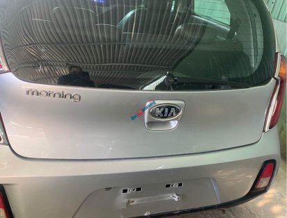 Xe màu bạc giá cạnh tranh