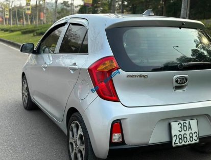 Màu bạc giá hữu nghị